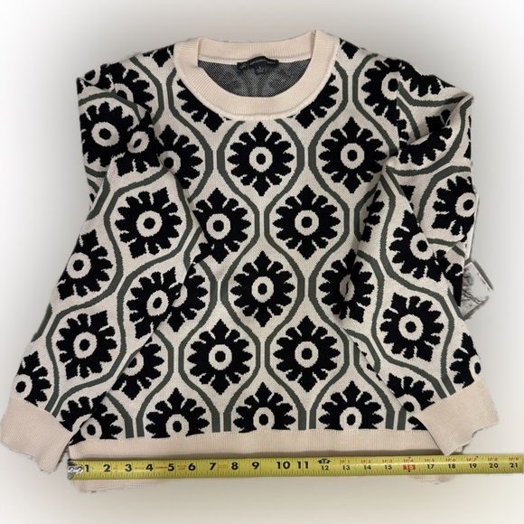 Black, Green and White Sweater - Picture 6 of 7